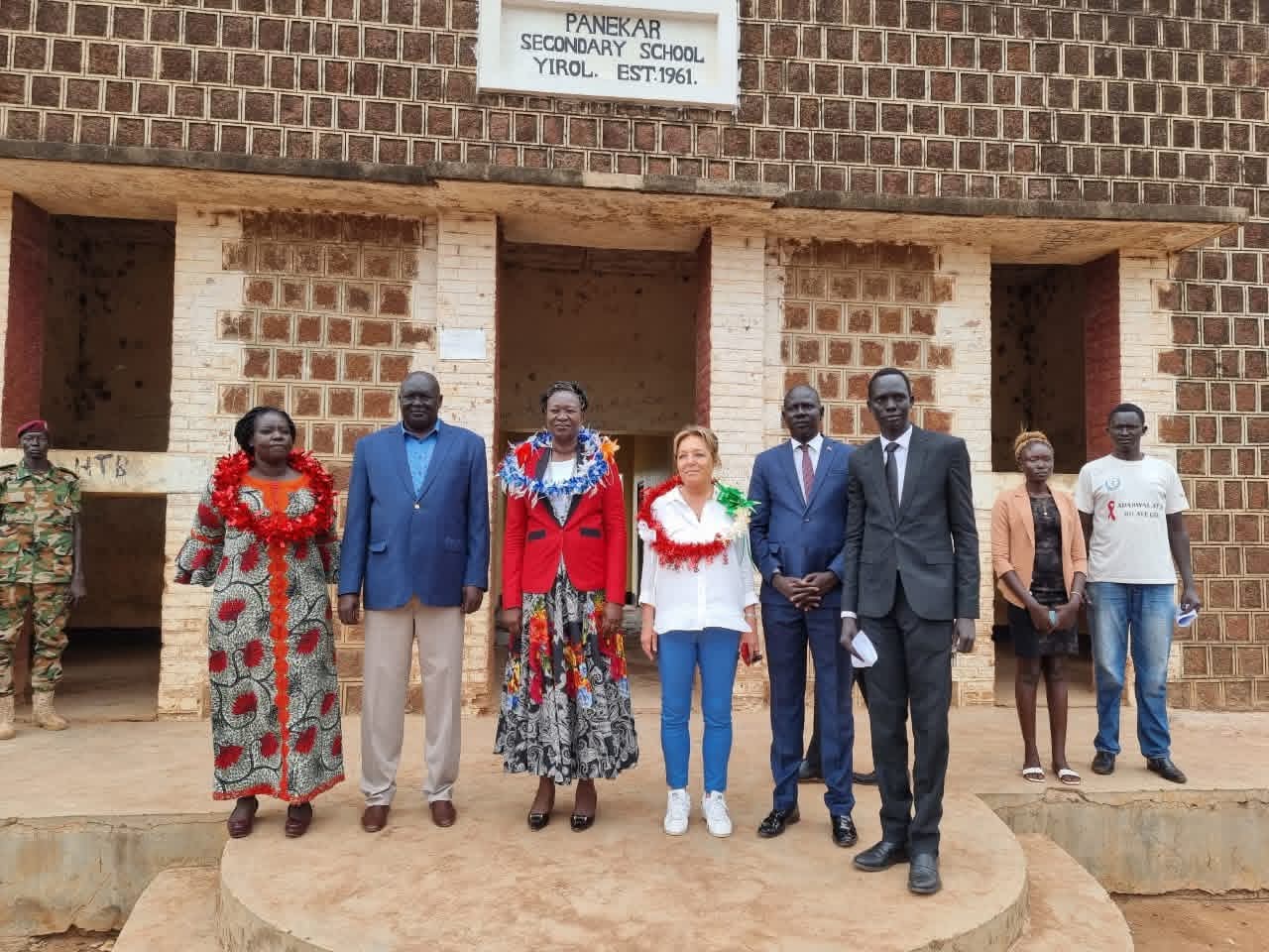 Students farm guidance from the teacher