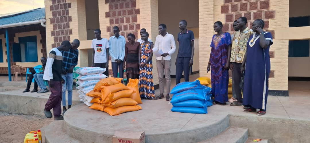 Students farm guidance from the teacher