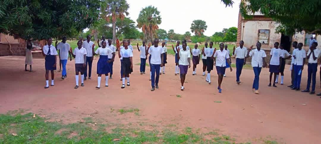 Students farm guidance from the teacher